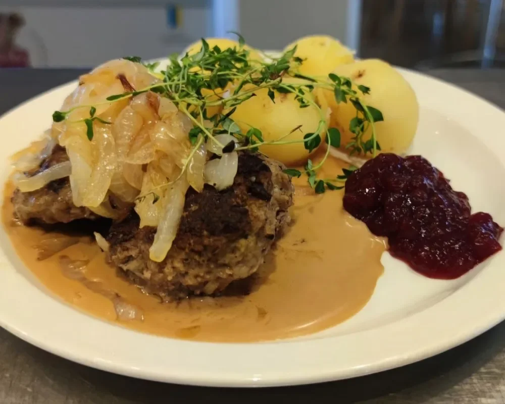 Buffébord med hemlagad mat från Vägkrogen i Skultorp